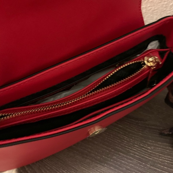 NWOT Steve Madden Red Shoulder Bag with Scarf - Picture 3 of 5